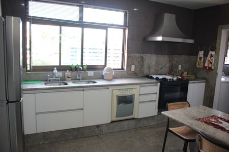 Apartamento à venda com 383m², 5 quartos e 4 vagasCozinha