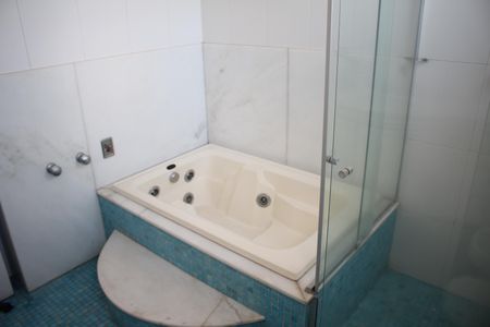 Apartamento à venda com 383m², 5 quartos e 4 vagasBanheiro Suíte 