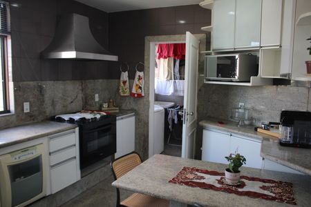 Apartamento à venda com 383m², 5 quartos e 4 vagasCozinha