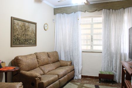 Casa à venda com 410m², 4 quartos e 4 vagasSala de TV