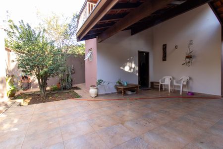 Casa à venda com 320m², 3 quartos e sem vagaÁrea comum