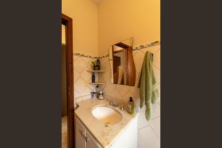 Casa à venda com 320m², 3 quartos e sem vagaBanheiro 