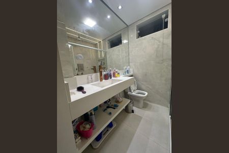Apartamento à venda com 83m², 2 quartos e sem vaga Apartamento à venda com 83m², 2 quartos e sem vagaBanheiro