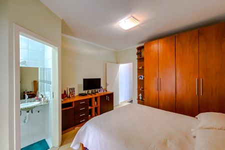 Casa à venda com 250m², 5 quartos e 3 vagasSuíte