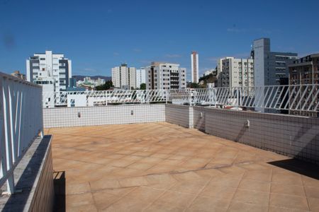 Apartamento à venda com 220m², 5 quartos e 2 vagasCobertura
