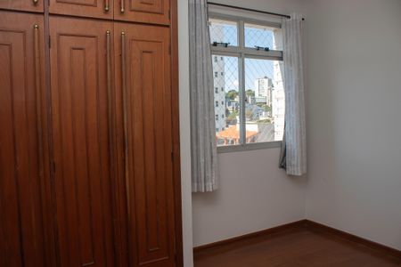 Apartamento à venda com 220m², 5 quartos e 2 vagasQuarto 2
