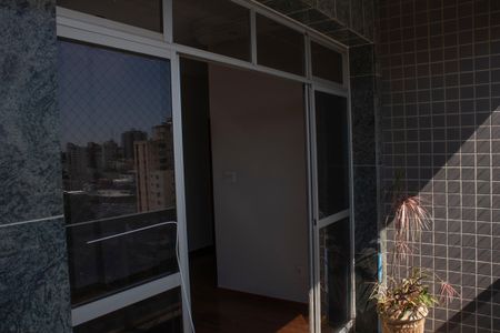 Apartamento à venda com 220m², 5 quartos e 2 vagasVaranda
