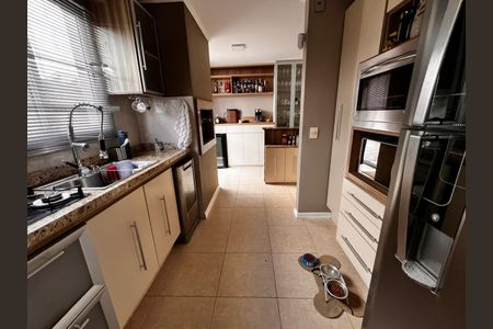 Casa de condomínio para alugar com 177m², 4 quartos e 2 vagas Casa de condomínio para alugar com 177m², 4 quartos e 2 vagasCozinha