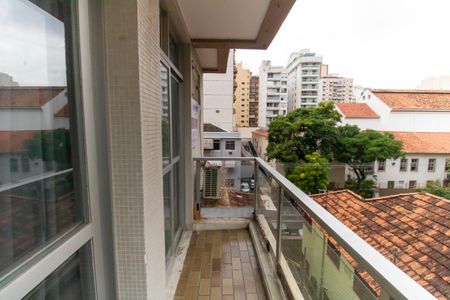 Apartamento à venda com 180m², 4 quartos e 2 vagasVaranda do Quarto