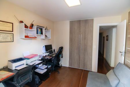 Apartamento à venda com 180m², 4 quartos e 2 vagasQuarto