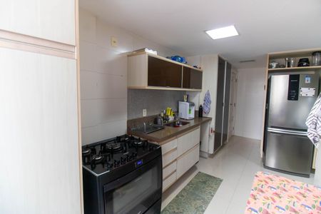 Apartamento à venda com 180m², 4 quartos e 2 vagasCozinha e Área de Serviço