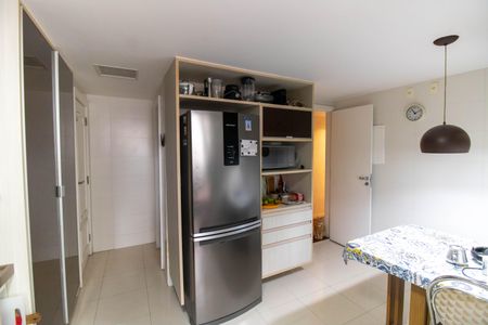 Apartamento à venda com 180m², 4 quartos e 2 vagasCozinha e Área de Serviço