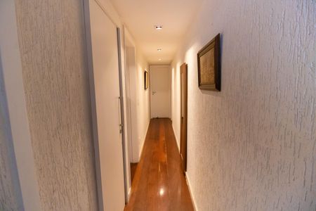 Apartamento à venda com 180m², 4 quartos e 2 vagasCorredor
