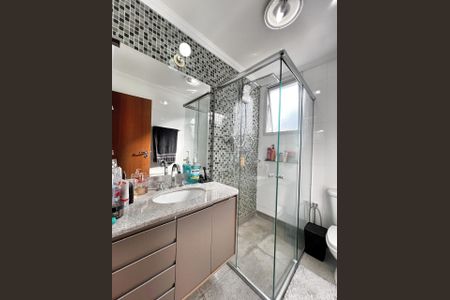 Casa de condomínio à venda com 232m², 3 quartos e 3 vagasBanheiro da Suíte 2