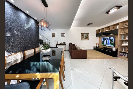 Casa de condomínio à venda com 232m², 3 quartos e 3 vagasSala