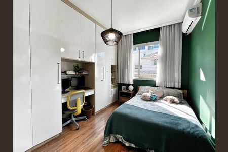 Casa de condomínio à venda com 232m², 3 quartos e 3 vagasSuíte 1