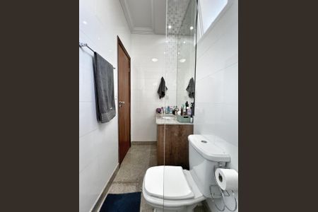 Casa de condomínio à venda com 232m², 3 quartos e 3 vagasBanheiro da Suíte 2