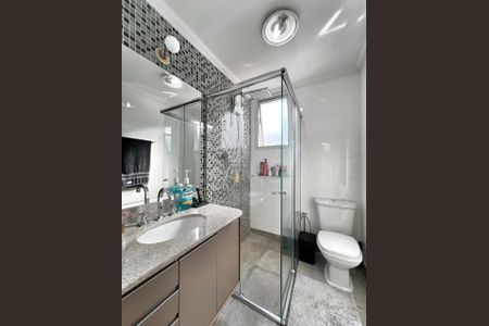 Casa de condomínio à venda com 232m², 3 quartos e 3 vagasBanheiro da Suíte 2