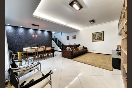 Casa de condomínio à venda com 232m², 3 quartos e 3 vagasSala