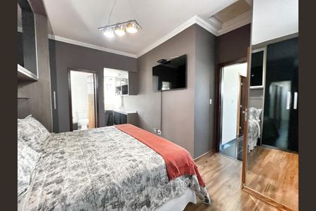 Casa de condomínio à venda com 232m², 3 quartos e 3 vagasSuíte 2