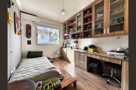 Casa de condomínio à venda com 232m², 3 quartos e 3 vagasQuarto