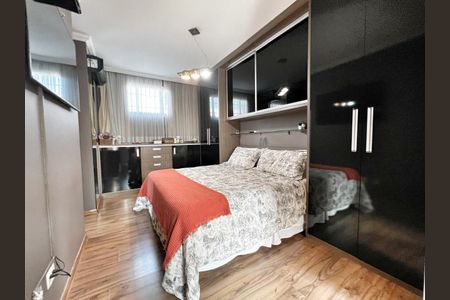 Casa de condomínio à venda com 232m², 3 quartos e 3 vagasSuíte 2