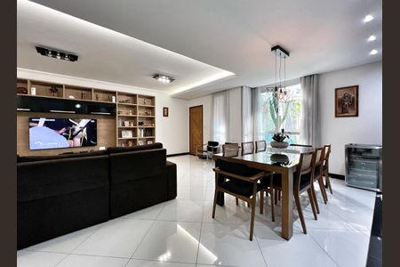 Casa de condomínio à venda com 232m², 3 quartos e 3 vagasSala