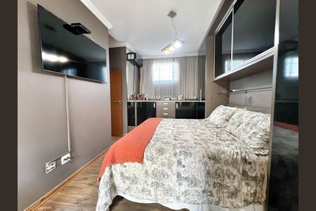 Casa de condomínio à venda com 232m², 3 quartos e 3 vagasSuíte 2