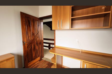 Casa de condomínio à venda com 700m², 3 quartos e 3 vagasEscritório