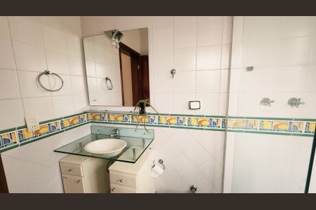 Casa de condomínio à venda com 700m², 3 quartos e 3 vagasBanheiro da Suíte 2