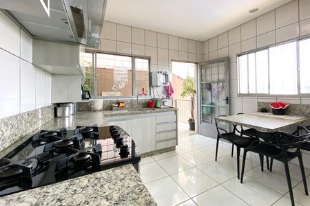 Casa para alugar com 417m², 5 quartos e 4 vagas Casa para alugar com 417m², 5 quartos e 4 vagasCozinha
