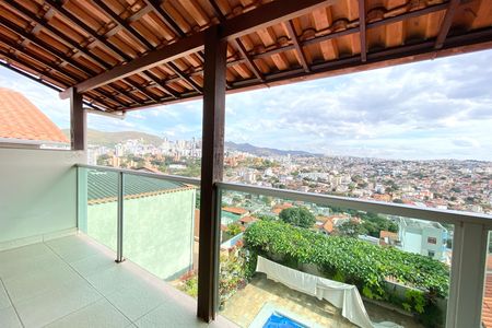 Casa para alugar com 417m², 5 quartos e 4 vagas Casa para alugar com 417m², 5 quartos e 4 vagasVaranda cobertura