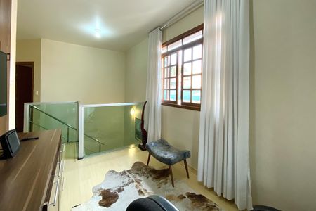 Casa para alugar com 417m², 5 quartos e 4 vagas Casa para alugar com 417m², 5 quartos e 4 vagasSala Hall da Escada