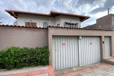 Casa para alugar com 417m², 5 quartos e 4 vagas