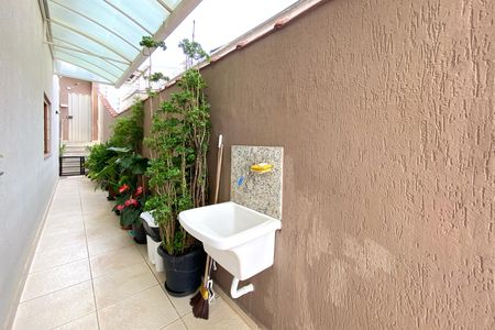 Casa para alugar com 417m², 5 quartos e 4 vagas Casa para alugar com 417m², 5 quartos e 4 vagasCorredor lateral