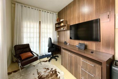 Casa para alugar com 417m², 5 quartos e 4 vagas Casa para alugar com 417m², 5 quartos e 4 vagasSala Hall da Escada