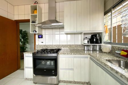 Casa para alugar com 417m², 5 quartos e 4 vagas Casa para alugar com 417m², 5 quartos e 4 vagasCozinha
