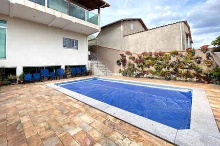Casa para alugar com 417m², 5 quartos e 4 vagas Casa para alugar com 417m², 5 quartos e 4 vagasPiscina