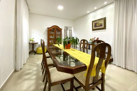 Casa para alugar com 417m², 5 quartos e 4 vagas Casa para alugar com 417m², 5 quartos e 4 vagasSala