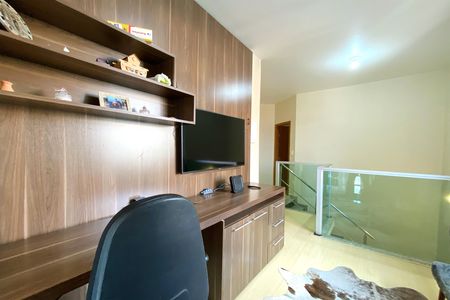 Casa para alugar com 417m², 5 quartos e 4 vagas Casa para alugar com 417m², 5 quartos e 4 vagasSala Hall da Escada