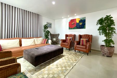 Casa para alugar com 417m², 5 quartos e 4 vagas Casa para alugar com 417m², 5 quartos e 4 vagasSala de Estar