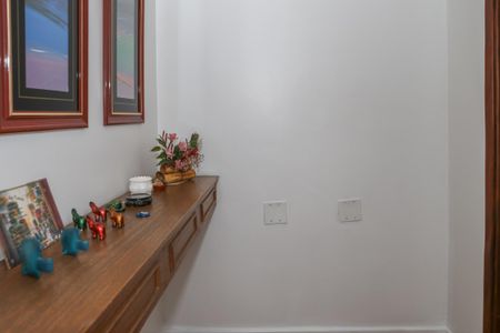 Apartamento à venda com 180m², 3 quartos e sem vagaCorredor