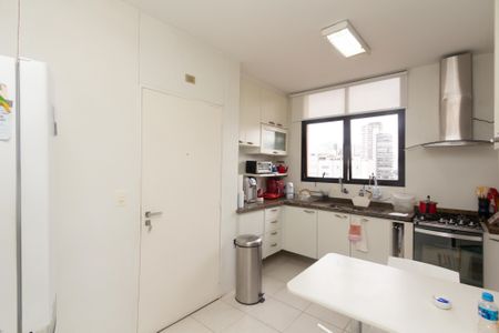 Apartamento para alugar com 155m², 2 quartos e 2 vagasCozinha