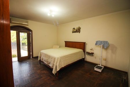 Casa à venda com 291m², 3 quartos e 3 vagasQuarto Suíte