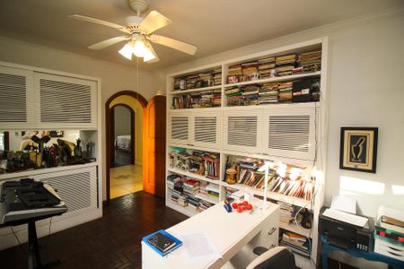 Casa à venda com 291m², 3 quartos e 3 vagasEscritório