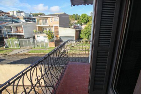 Casa à venda com 291m², 3 quartos e 3 vagasSacada da suíte