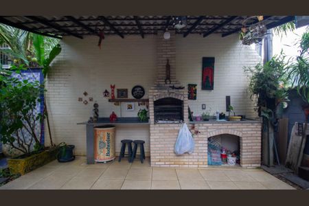 Casa de condomínio à venda com 380m², 3 quartos e 2 vagas Casa de condomínio à venda com 380m², 3 quartos e 2 vagasQuintal