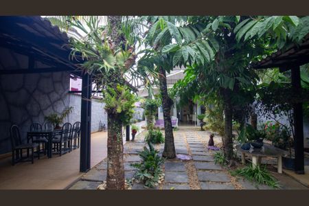 Casa de condomínio à venda com 380m², 3 quartos e 2 vagas Casa de condomínio à venda com 380m², 3 quartos e 2 vagasQuintal