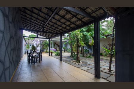 Casa de condomínio à venda com 380m², 3 quartos e 2 vagas Casa de condomínio à venda com 380m², 3 quartos e 2 vagasQuintal