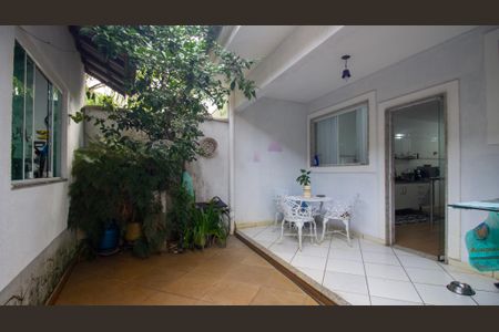 Casa de condomínio à venda com 380m², 3 quartos e 2 vagas Casa de condomínio à venda com 380m², 3 quartos e 2 vagasÁrea de Serviço